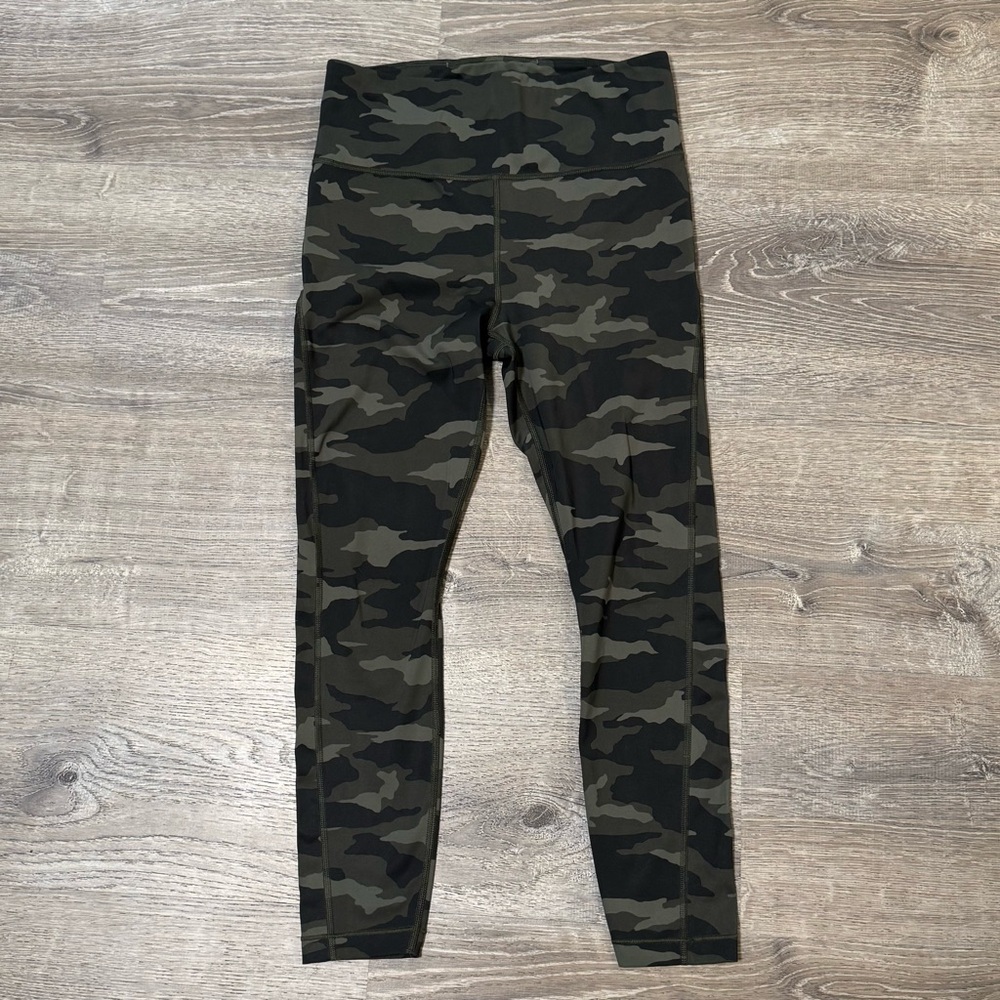 Athleta Ultimate 7/8  Tight Camo Olive Green Tights Size  Small